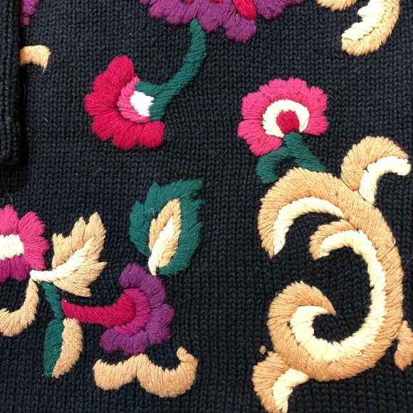 Vintage 80’s The Bay Embroidered Floral Cardigan - Picture 16 of 17